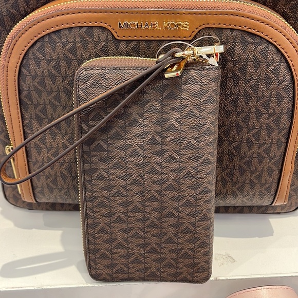 Michael Kors MK Signature Large Flat Multi-Function Phone Case Wallet Wristlet - Picture 8 of 16